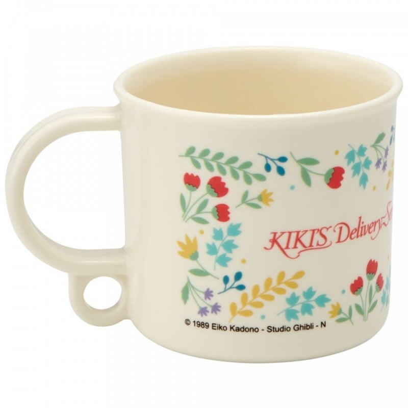 Mug Kiki la Petite Sorcière – Studio Ghibli – 200 ml – Officiel. Mug en céramique avec motifs floraux et illustration de Jiji, le chat noir. Un must-have raffiné pour les fans de Ghibli.