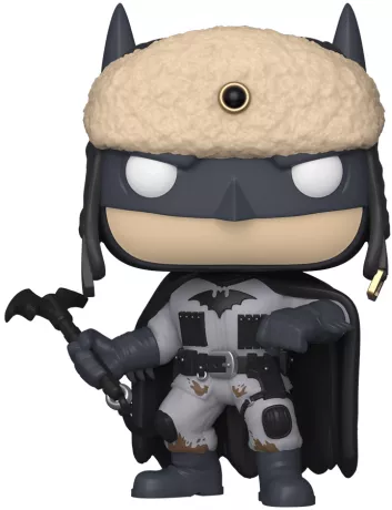 Funko Pop! DC – Batman Red Son – N°312 – 80 Years – 9 cm – Funko. Batman en tenue soviétique avec bonnet fourré et grappin, inspiré de l’univers Red Son. Une version alternative et rebelle du Chevalier Noir, idéale pour les fans de récits uchroniques.