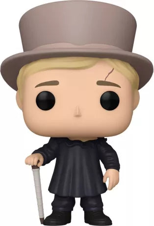 Funko Pop! Simetierre – Gage Creed (N°1585). Figurine représentant Gage en manteau sombre, chapeau haut-de-forme et canne, avec sa cicatrice emblématique. Une pièce incontournable pour les fans de Stephen King et du cinéma d’horreur.