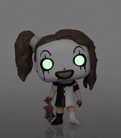 Funko Pop! Terrifier â Little Pale Girl (N°1749, Glow in the Dark Exclusive). Figurine avec robe bicolore, jouet ensanglantĂ© et yeux phosphorescents. Une piĂšce effrayante pour les fans de films dâhorreur.