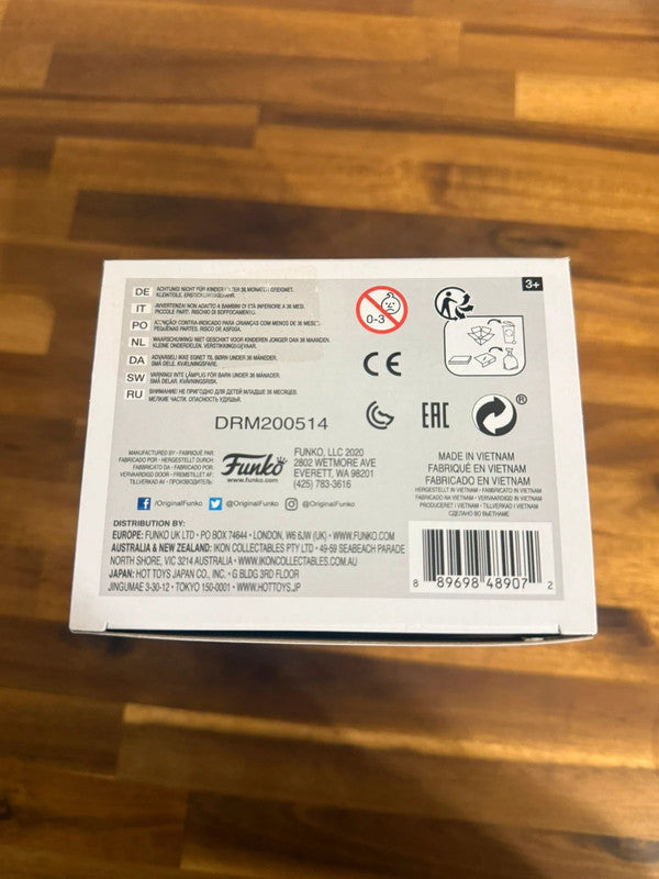 Funko Pop! Marty Checking Watch 965 - Back to the Future. Édition limitée avec sticker '2020 Summer Convention Limited Edition'. Figurine exclusive représentant Marty McFly vérifiant sa montre, avec son gilet rouge, ses lunettes relevées et son look iconique. Une pièce rare pour les fans de Retour vers le Futur.