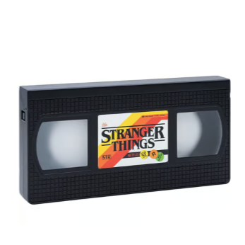 📼🔦 Stranger Things – Lampe Style VHS 🔦📼