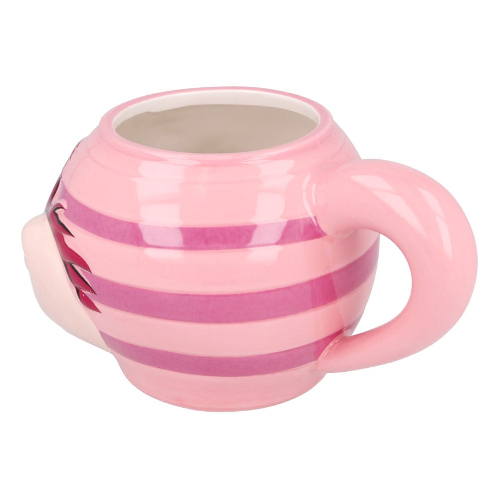 Mug Disney â Alice au Pays des Merveilles â Chat du Cheshire â 500 ml â 3D. Un mug en dolomie reprĂ©sentant le visage du Chat du Cheshire avec ses rayures roses et son grand sourire. Une tasse originale idĂ©ale pour les fans de lâunivers fĂ©erique de Disney.