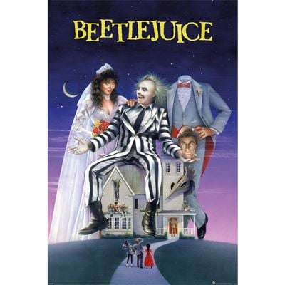 Poster Beetlejuice – Recently Deceased – 61 x 91,5 cm. Illustration du film culte de Tim Burton avec Beetlejuice, Lydia et la maison hantée. Un poster gothique et humoristique parfait pour les fans de cinéma fantastique.