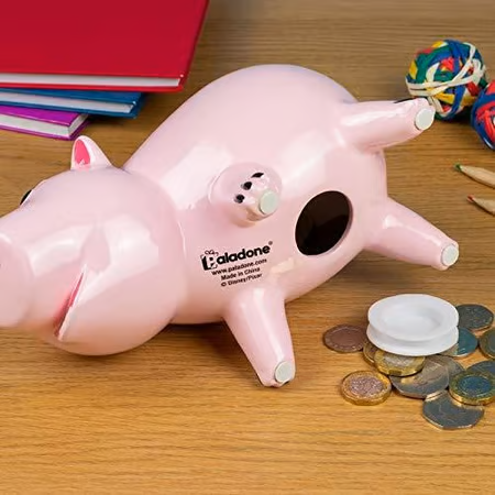 Tirelire Toy Story – Bayonne (Hamm) – 20 cm – Céramique. Reproduction fidèle du cochon emblématique de l’univers Pixar. Une tirelire amusante et décorative sous licence officielle Disney.