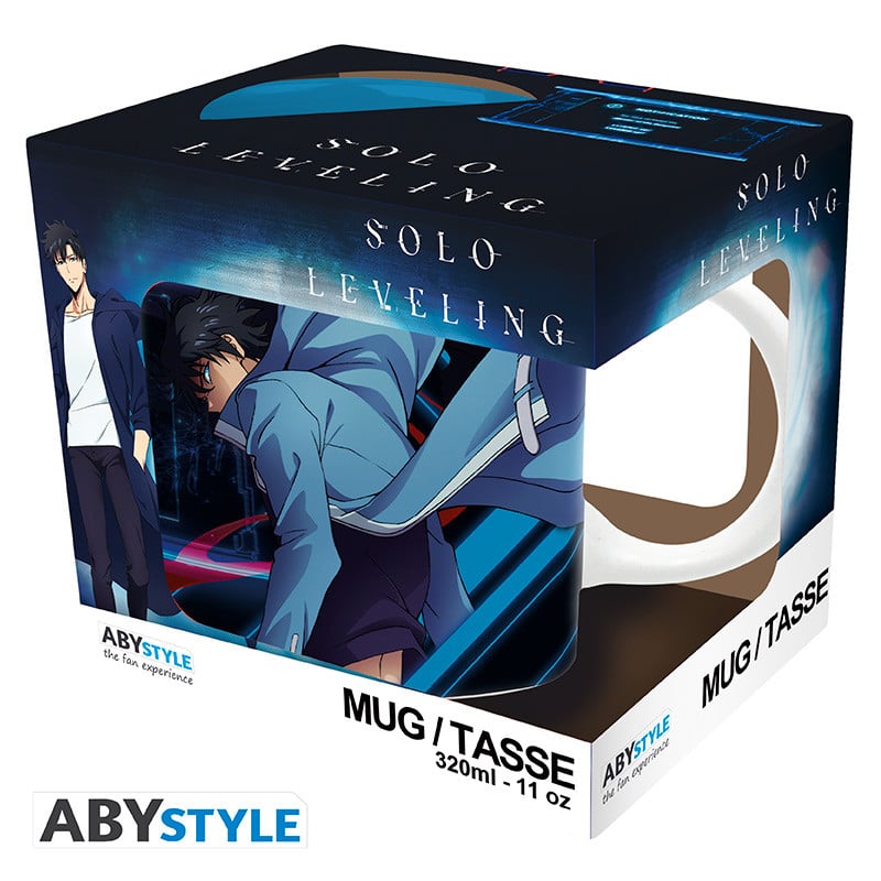 Mug Solo Leveling – Jinwoo & Ignis – Leveled Up! – 320 ml – ABYstyle. Mug décoré de Sung Jinwoo, de l’Ombre Ignis et de l’écran du Système indiquant “Leveled Up!”.