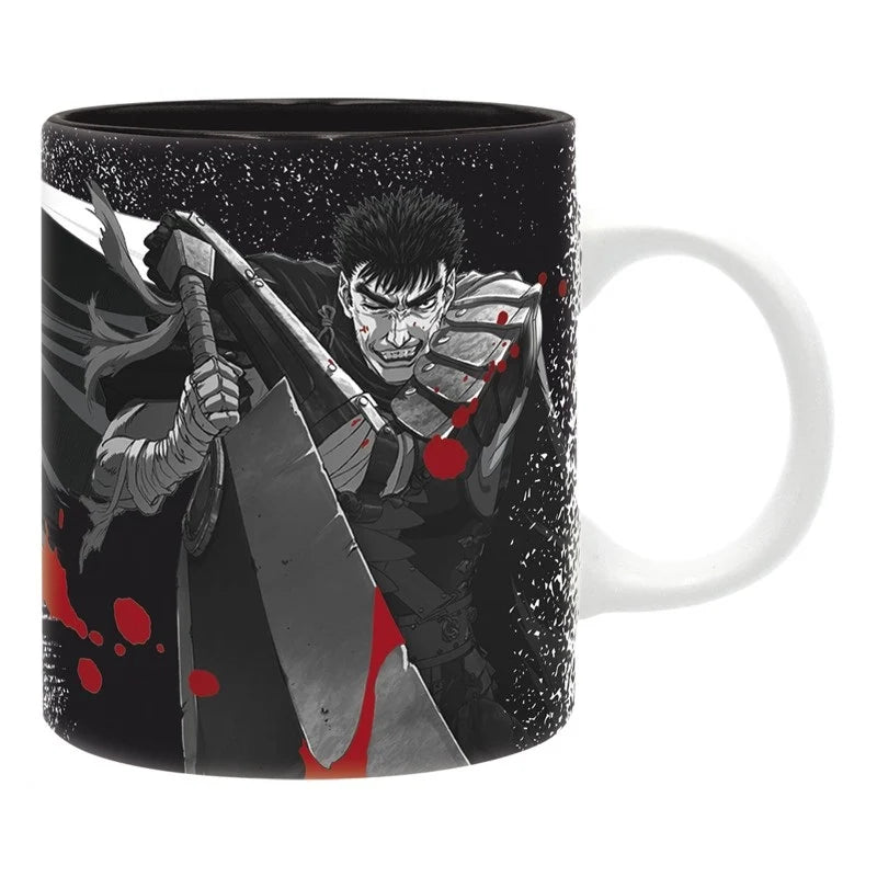 Mug Berserk – 320 ml. Illustration de Guts et Griffith en noir, blanc et rouge, inspirée du manga de Kentaro Miura.