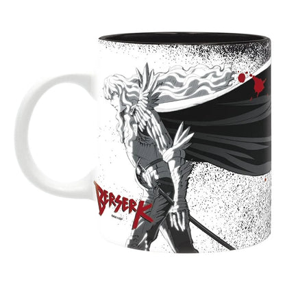 Mug Berserk – 320 ml. Illustration de Guts et Griffith en noir, blanc et rouge, inspirée du manga de Kentaro Miura.