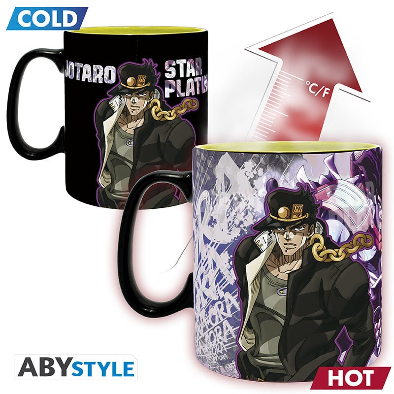 Mug thermoréactif JoJo’s Bizarre Adventure – Jotaro vs Dio – 460 ml – ABYstyle. Mug en céramique changeant d’apparence à la chaleur. Le duel emblématique entre Jotaro Kujo et Dio Brando.
