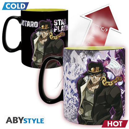 Mug thermoréactif JoJo’s Bizarre Adventure – Jotaro vs Dio – 460 ml – ABYstyle. Mug en céramique changeant d’apparence à la chaleur. Le duel emblématique entre Jotaro Kujo et Dio Brando.