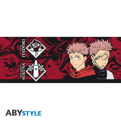 Mug 3D Jujutsu Kaisen – Yuji Itadori & Sukuna – 460 ml – ABYstyle. Mug en dolomite avec anse en forme de doigt maudit et design détaillé. Un objet collector intense pour les fans d’anime.
