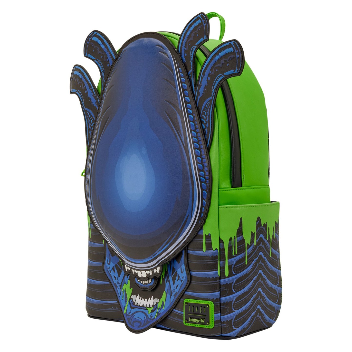 Sac à dos Loungefly – Alien Xenomorph Cosplay Glow. Design figural 3D du Xénomorphe avec détails bleus et slime vert fluorescent. Effet Glow-in-the-Dark. Un sac imposant parfait pour les fans de la saga Alien.