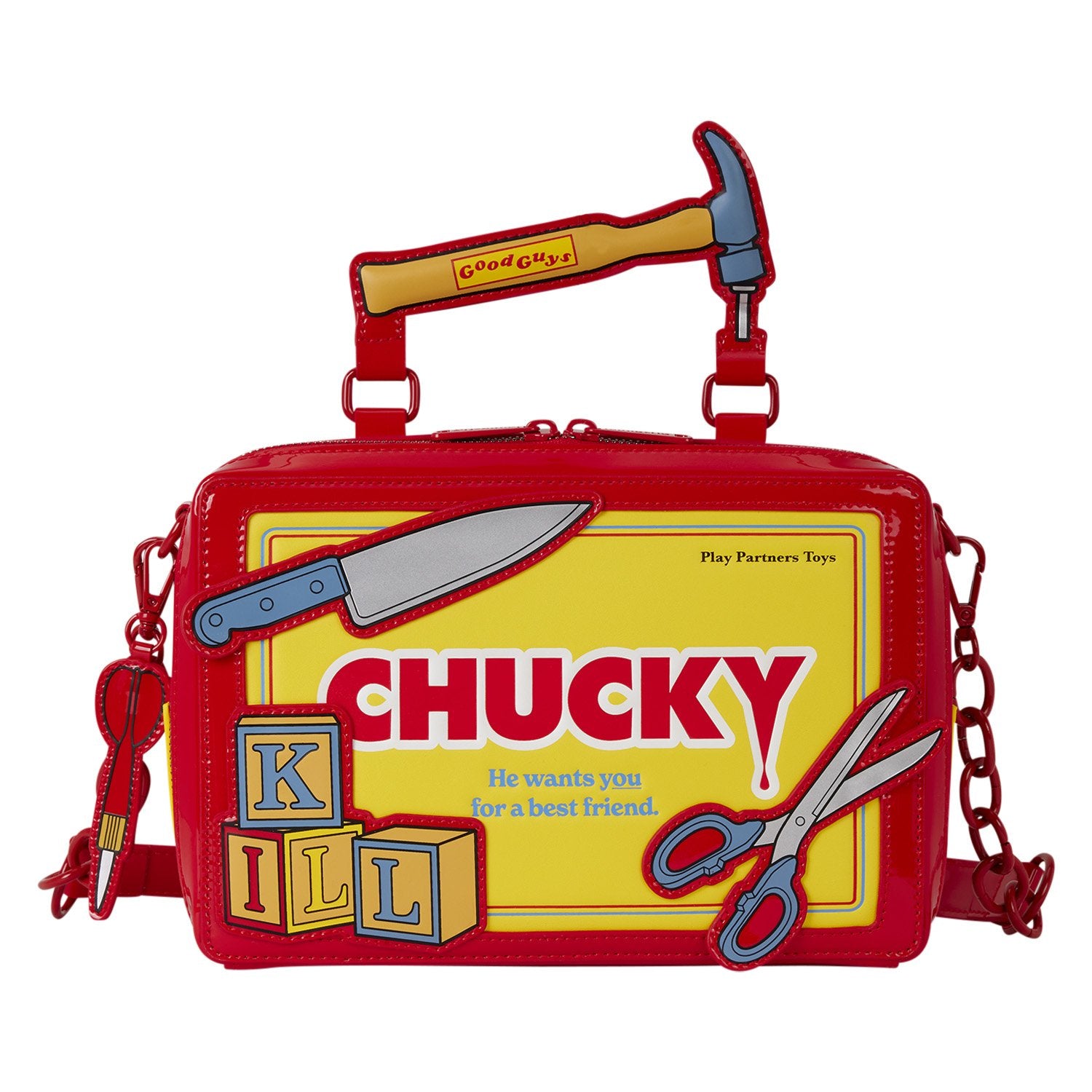Sac bandoulière Loungefly – Chucky – Good Guys Tool Chest – 22 x 15 x 6 cm. Sac rouge et jaune effet vernis avec détails en appliqué (marteau, couteau, ciseaux, fléchette, cubes KILL) et doublure imprimée. Un must-have pour les fans de Chucky et de films d’horreur.

