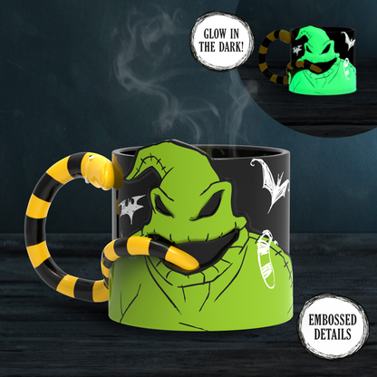 Mug 3D Oogie Boogie – L’Étrange Noël de Monsieur Jack – 300 ml – Officiel. Mug en céramique sculpté avec poignée en serpent et effet Glow in the Dark. Un must-have pour les fans de Tim Burton et Disney.
