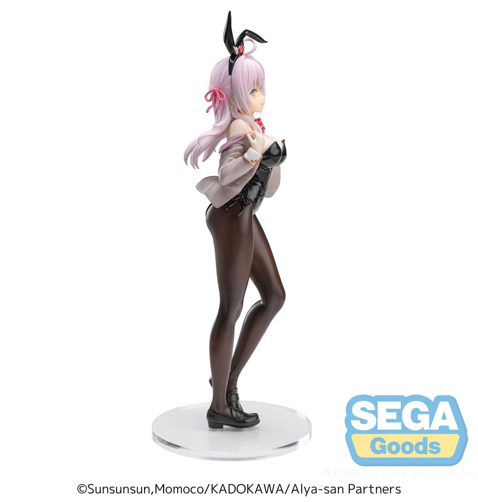 Figurine Alya Sometimes Hides Her Feelings – Alya "Bunny Ver." – 20 cm – SEGA. Alya en costume de lapin noir brillant avec nœud papillon rouge, pose élégante et détails raffinés. Un must-have pour les fans d’Alya et de figurines bunny.
