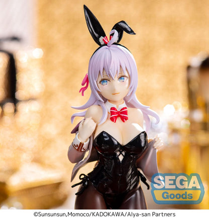Figurine Alya Sometimes Hides Her Feelings – Alya "Bunny Ver." – 20 cm – SEGA. Alya en costume de lapin noir brillant avec nœud papillon rouge, pose élégante et détails raffinés. Un must-have pour les fans d’Alya et de figurines bunny.