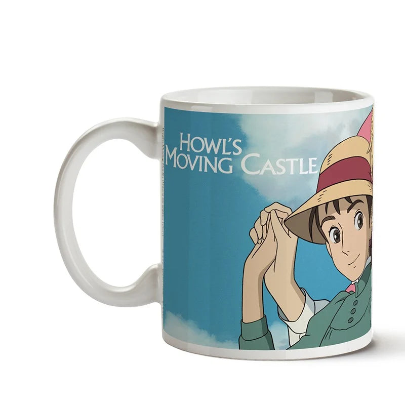 Mug Le Château Ambulant – 300 ml. Illustration de Sophie et Hauru dans le ciel, design officiel Studio Ghibli.
