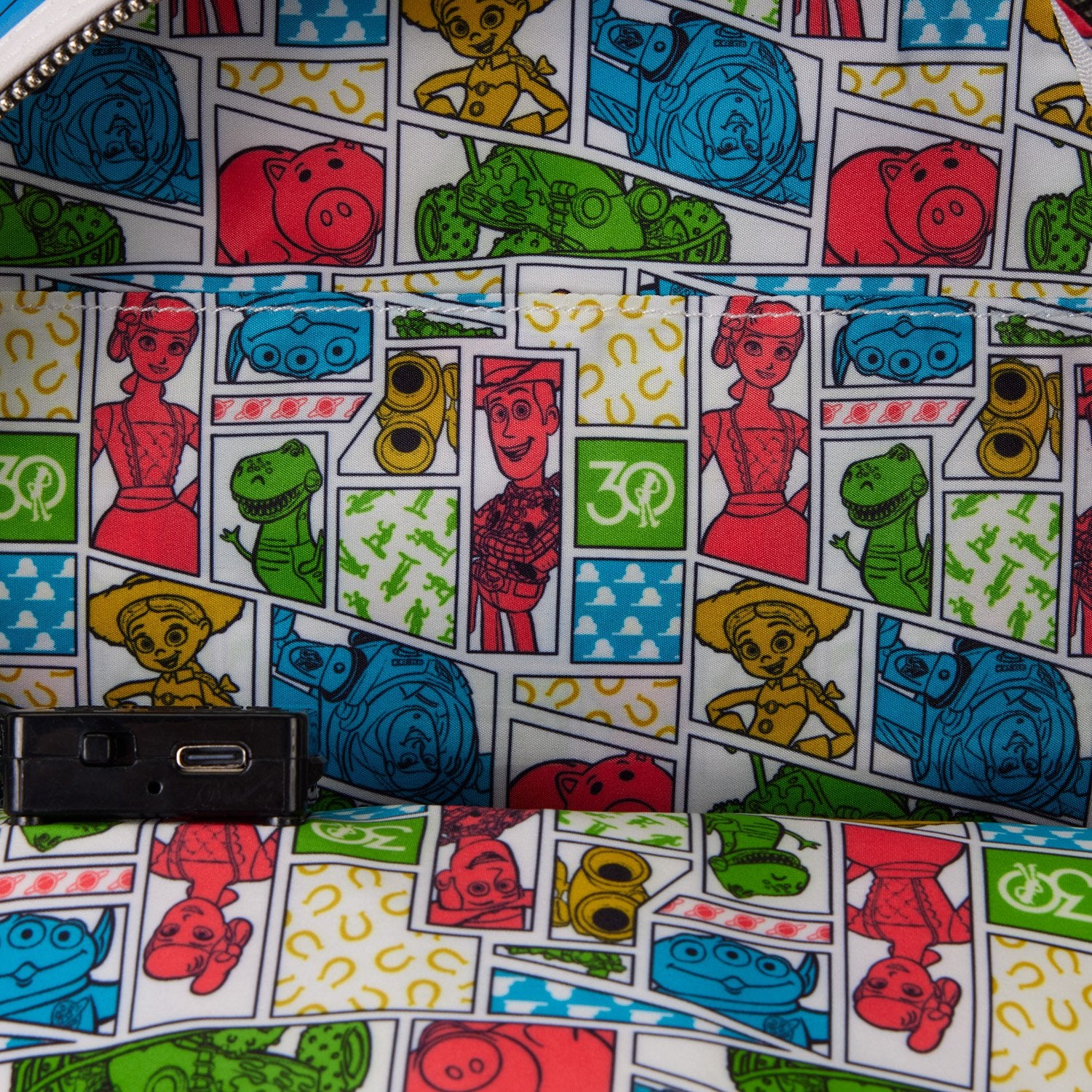 Mini sac à dos Loungefly – Toy Story 30ème Anniversaire – Buzz L’Éclair Rocket Packaging – 23 x 27 x 12 cm. Inspiré de l’emballage fusée iconique du film, avec détails phosphorescents et doublure Toy Story.