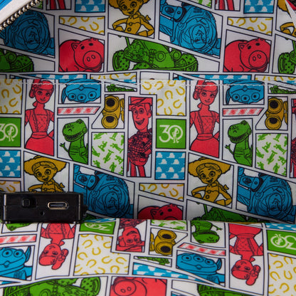 Mini sac à dos Loungefly – Toy Story 30ème Anniversaire – Buzz L’Éclair Rocket Packaging – 23 x 27 x 12 cm. Inspiré de l’emballage fusée iconique du film, avec détails phosphorescents et doublure Toy Story.