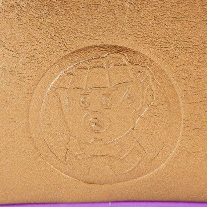 Sac à dos Loungefly – Marvel – Thanos Gauntlet – Infinity Saga – 23 x 27 x 11 cm. Sac or et violet avec gant en relief et pierres colorées. Un modèle puissant et brillant pour les fans de Marvel.

