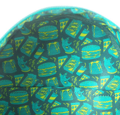 Sac à dos Loungefly – Scooby-Doo – Snacks – 23 x 27 x 11 cm. Mini sac coloré avec Scooby et Sammy, motifs burgers, pizzas et snacks. Un accessoire culte pour les fans de Scooby-Doo.

