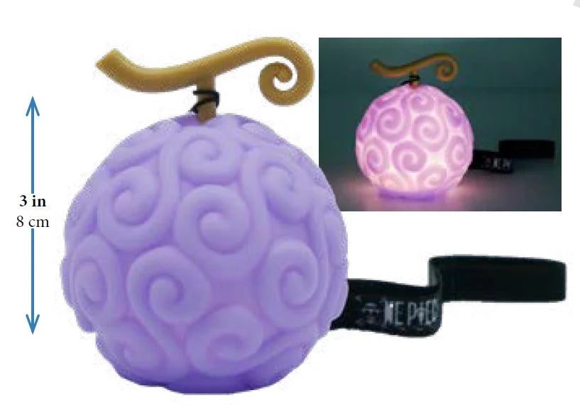 "Lampe LED Fruit du Démon – Gomu Gomu no Mi – One Piece. Diffuseur de lumière avec 2 modes d’éclairage (fixe et progressif), fonction sans fil avec dragonne incluse. Taille 8 cm, alimentée par une pile CR2032 (incluse). Un incontournable pour les fans et collectionneurs de One Piece."