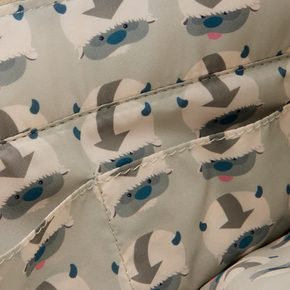 Sac cabas Loungefly – Avatar: Le Dernier Maître de l’Air – Appa Cosplay – 38 x 30 x 15 cm. Design peluche Appa avec broderies, cornes 3D et doublure exclusive. Un sac doux et spacieux pour les fans de la série.

