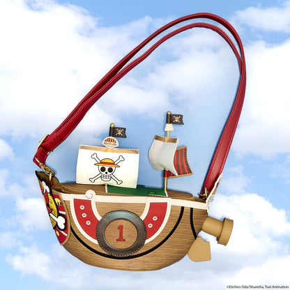 Sac bandoulière Loungefly One Piece – Thousand Sunny figural – 24,1 x 19,1 x 14 cm. Accessoire en simili cuir représentant le navire Thousand Sunny en 3D, avec voiles, mascotte lion et détails embossés.