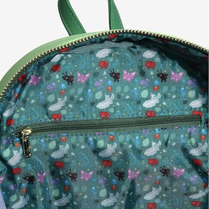 Sac à dos Loungefly – 1001 Pattes – Disney Pixar – 23,1 x 26,2 x 11,2 cm. Mini sac vibrant illustré avec Tilt, Atta et Heimlich, doublure à motifs d’insectes. Un must-have pour les fans de Pixar.

