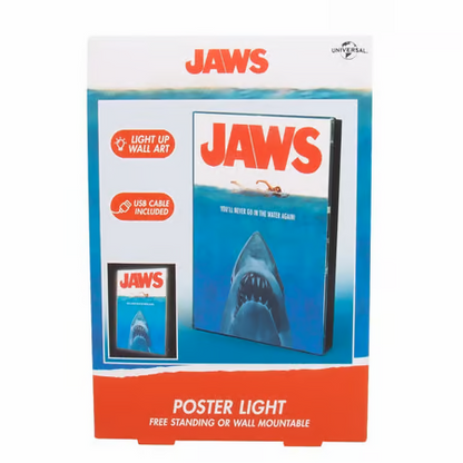 Affiche lumineuse Jaws – Les Dents de la Mer – Format A4 – LED. Poster rétroéclairé représentant l’affiche culte du film. Fonctionne sur piles ou USB. Idéal pour une ambiance ciné."