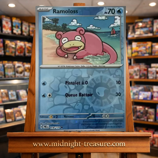 Carte Pokémon Ramoloss Reverse Holo issue de l’extension Écarlate & Violet – Évolutions Prismatiques. Illustration de plage paisible avec effet brillant, idéale pour les collectionneurs et fans de Pokémon de type Eau.