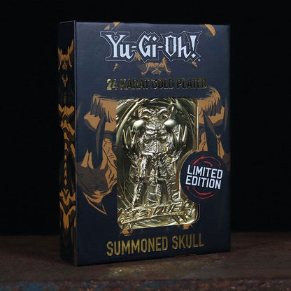 Carte Yu-Gi-Oh! – Summoned Skull – réplique en métal plaqué or 24 carats – Édition limitée 5 000 exemplaires. Présentée dans une boîte collector officielle.