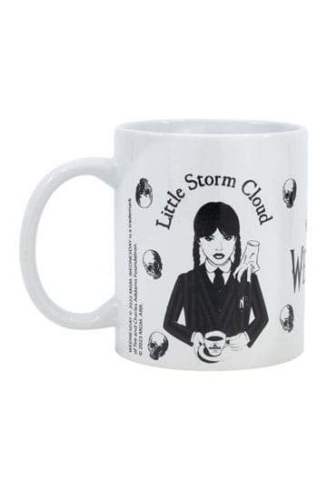Mug Wednesday – Nevermore Academy – 325 ml – Officiel. Mug en céramique décoré d’illustrations gothiques de Wednesday Addams. Un must-have pour les fans de la série Netflix et de l’univers Addams.