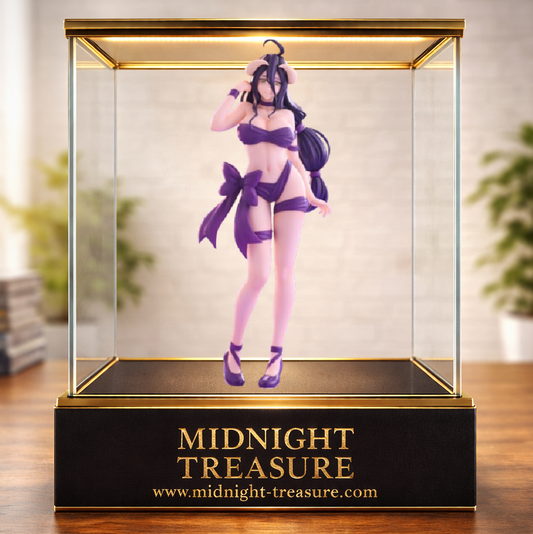 Figurine Overlord – Albedo – BiCute Ribbons – 26 cm – FuRyu. Albedo est représentée avec ses longues mèches noires, ses cornes blanches et une tenue violette originale ornée d’un grand nœud et de multiples rubans.
