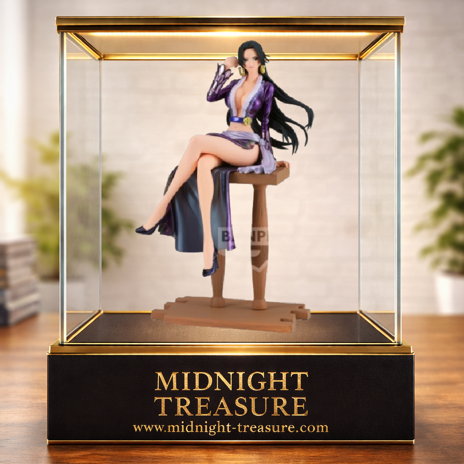 Figurine Boa Hancock Grandline Journey Banpresto 20 cm issue de One Piece, représentant l'Impératrice des Kuja assise sur un tabouret en bois, vêtue de sa tenue violette emblématique avec une longue chevelure sculptée et des finitions détaillées.