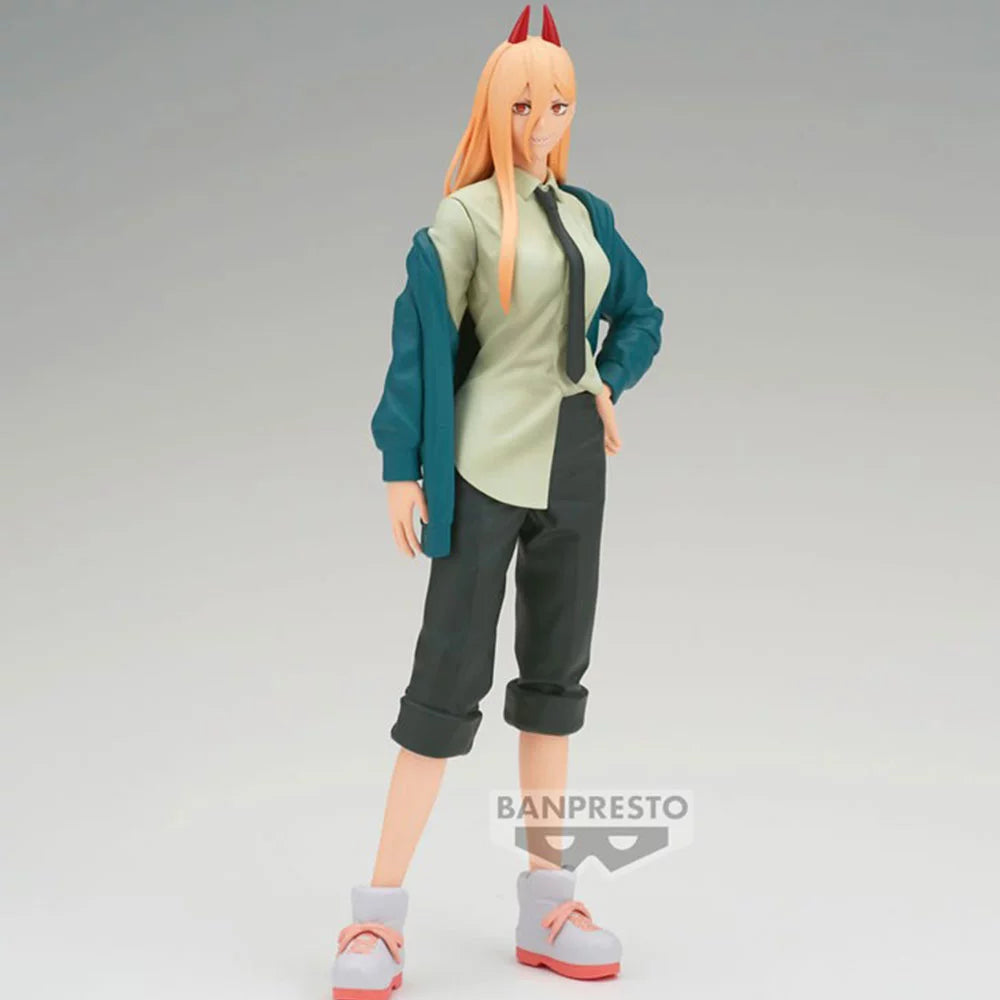 Figurine Chainsaw Man – Power Chain Spirits Vol.4 – 16 cm – Banpresto. Power debout dans sa tenue de chasseur de démons, bras sur la hanche et sourire confiant. Une figurine détaillée parfaite pour les fans de Chainsaw Man.