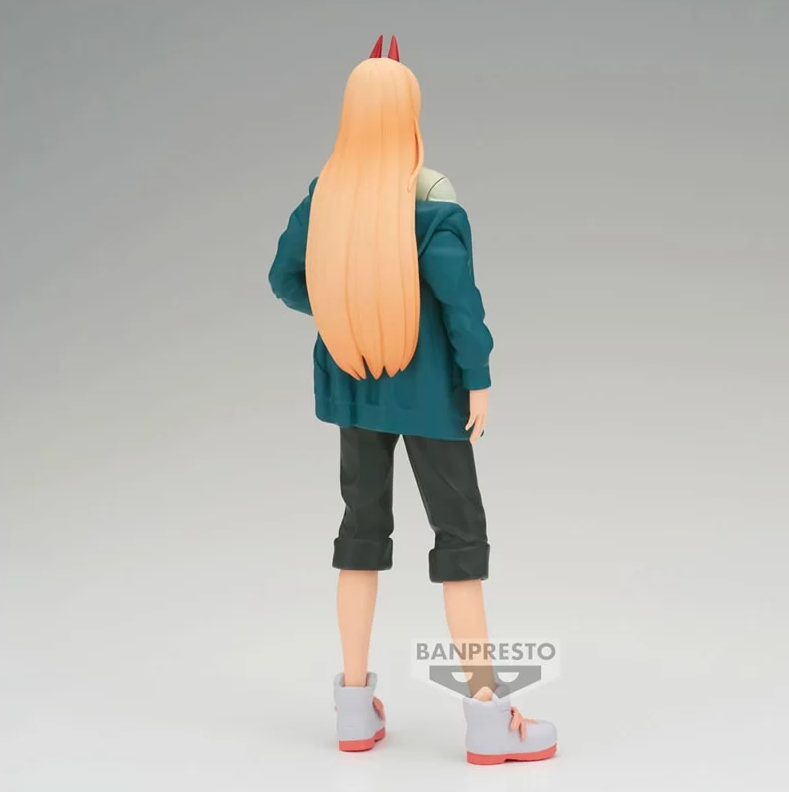 Figurine Chainsaw Man – Power Chain Spirits Vol.4 – 16 cm – Banpresto. Power debout dans sa tenue de chasseur de démons, bras sur la hanche et sourire confiant. Une figurine détaillée parfaite pour les fans de Chainsaw Man.