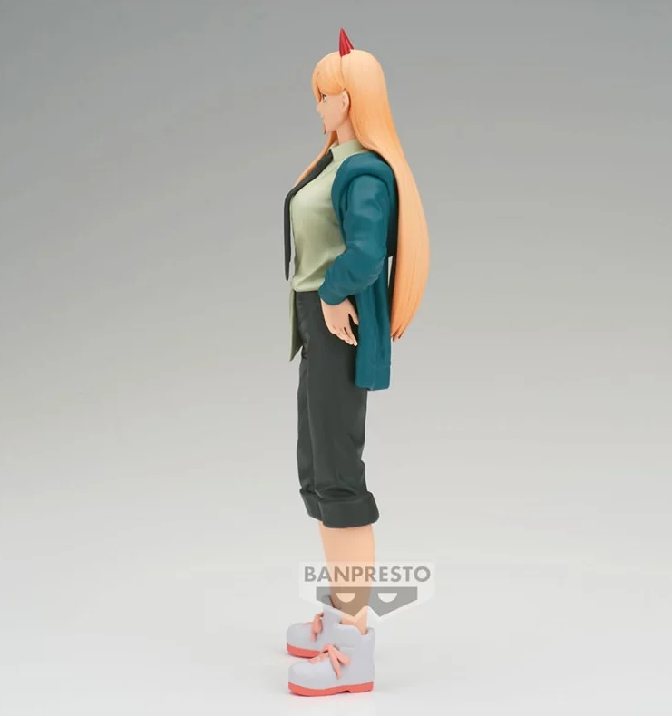 Figurine Chainsaw Man – Power Chain Spirits Vol.4 – 16 cm – Banpresto. Power debout dans sa tenue de chasseur de démons, bras sur la hanche et sourire confiant. Une figurine détaillée parfaite pour les fans de Chainsaw Man.