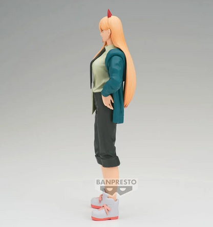Figurine Chainsaw Man – Power Chain Spirits Vol.4 – 16 cm – Banpresto. Power debout dans sa tenue de chasseur de démons, bras sur la hanche et sourire confiant. Une figurine détaillée parfaite pour les fans de Chainsaw Man.