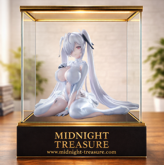 Figurine Goddess of Victory NIKKE – Cinderella – Noodle Stopper – 9 cm – FuRyu. Cinderella est représentée assise dans sa tenue blanche avec sa longue chevelure argentée, ses rubans noirs et ses détails translucides.