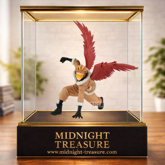 Figurine My Hero Academia – Hawks – The Amazing Heroes – 11 cm – Banpresto. Hawks adopte une pose dynamique avec ses immenses ailes rouges déployées et son équipement de héros emblématique. Une figurine détaillée parfaite pour les fans de My Hero Academia.
