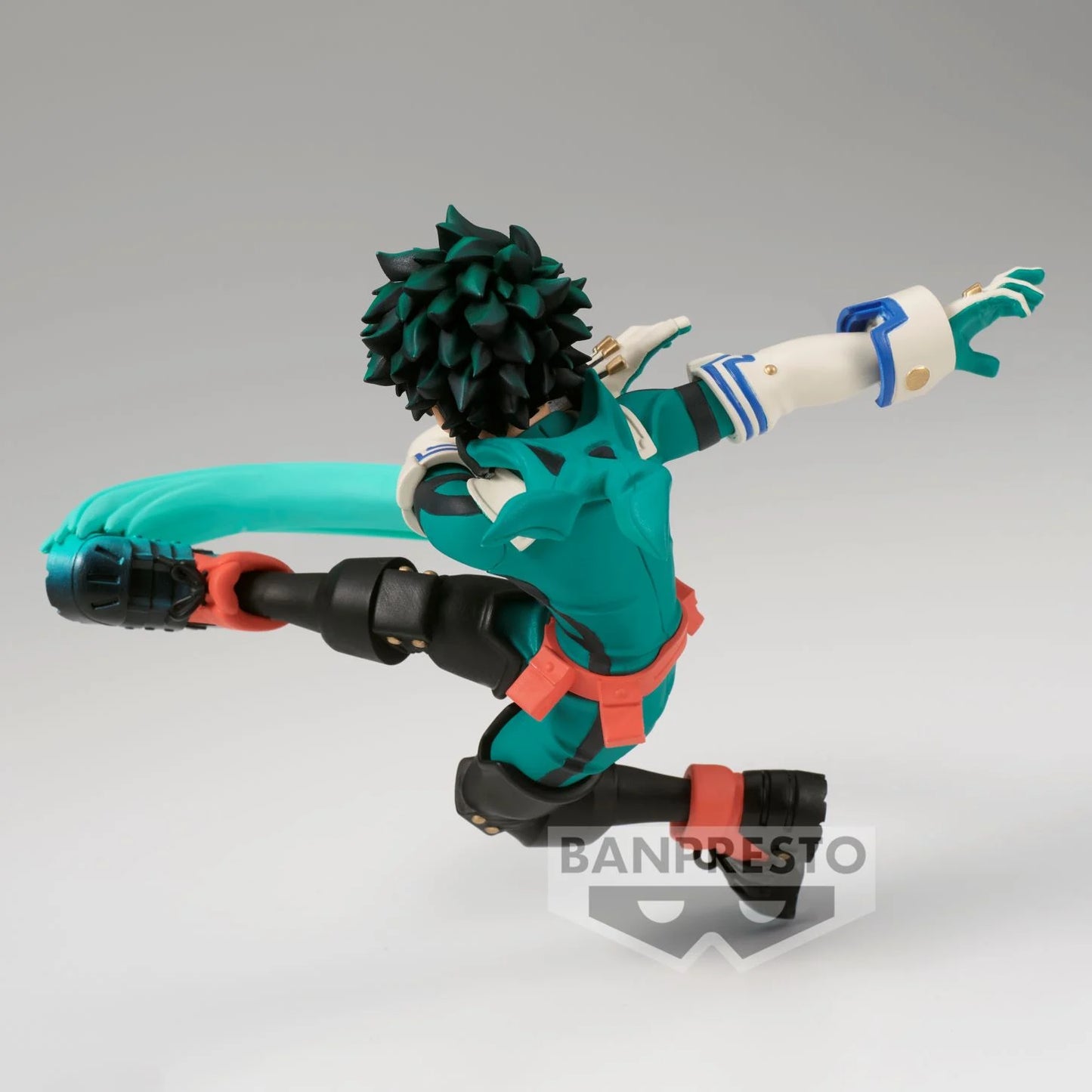 Figurine PVC Izuku Midoriya (Deku) – The Amazing Heroes Plus (10 cm) de My Hero Academia. Une pose dynamique avec des effets d’énergie, fidèle au personnage du célèbre shonen. Produit officiel Banpresto.