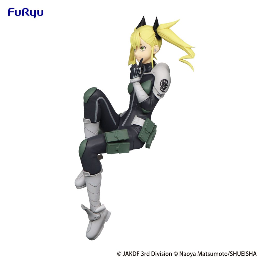 Figurine Kaiju No. 8 – Kikoru Shinomiya "Noodle Stopper" – 14 cm – FuRyu. Kikoru en tenue de combat assise dans une pose charismatique. Une figurine originale parfaite pour les fans de Kaiju No. 8 et d’anime.