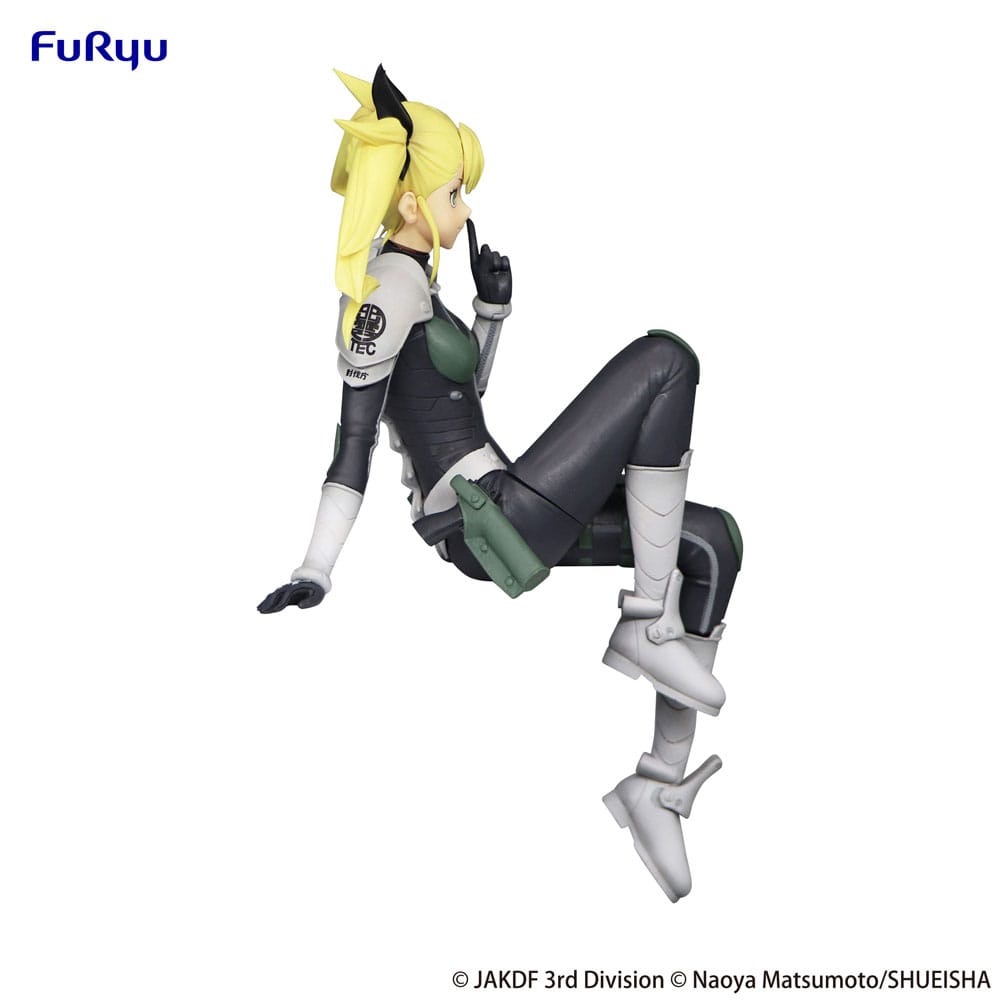 Figurine Kaiju No. 8 – Kikoru Shinomiya "Noodle Stopper" – 14 cm – FuRyu. Kikoru en tenue de combat assise dans une pose charismatique. Une figurine originale parfaite pour les fans de Kaiju No. 8 et d’anime.