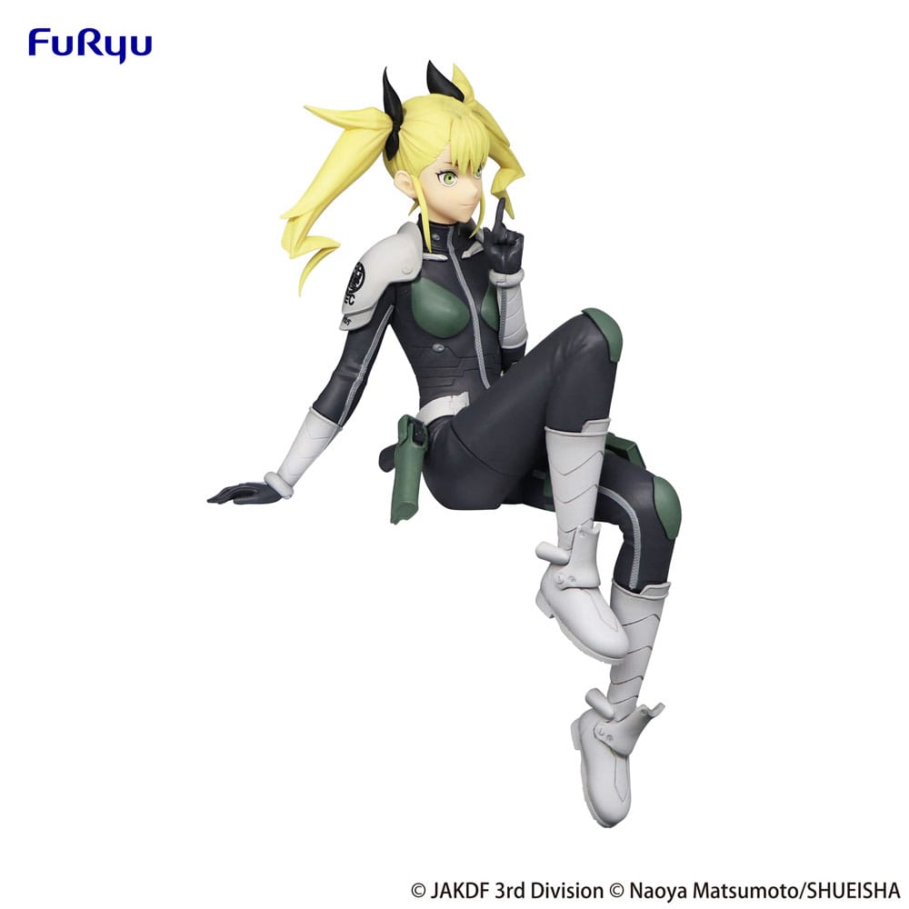 Figurine Kaiju No. 8 – Kikoru Shinomiya "Noodle Stopper" – 14 cm – FuRyu. Kikoru en tenue de combat assise dans une pose charismatique. Une figurine originale parfaite pour les fans de Kaiju No. 8 et d’anime.