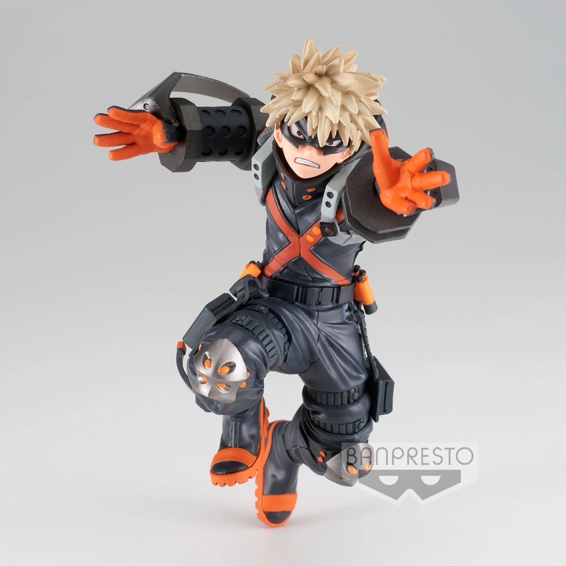 Figurine PVC Katsuki Bakugo – The Amazing Heroes WHM (15 cm) de My Hero Academia. Une pose dynamique avec sa tenue noire du film World Heroes' Mission, prêt à déclencher une explosion. Produit officiel Banpresto.