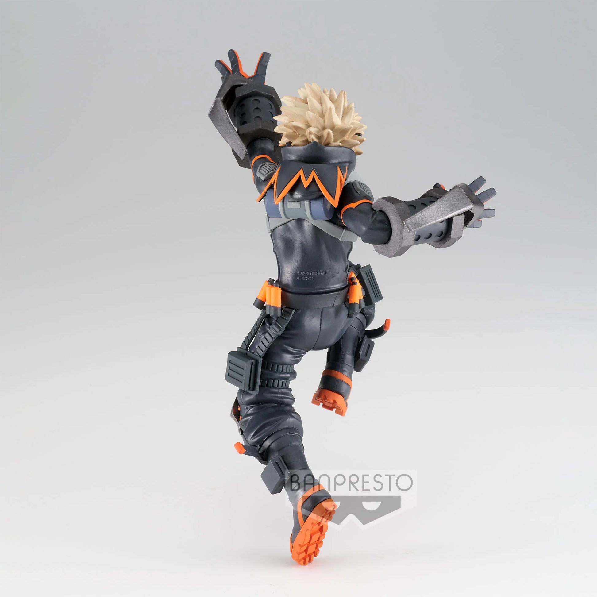 Figurine PVC Katsuki Bakugo – The Amazing Heroes WHM (15 cm) de My Hero Academia. Une pose dynamique avec sa tenue noire du film World Heroes' Mission, prêt à déclencher une explosion. Produit officiel Banpresto.