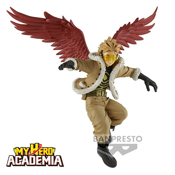 Figurine My Hero Academia – Hawks – Amazing Heroes Vol.24 – 14 cm – Banpresto. Hawks en vol, ailes rouges déployées, lunettes jaunes et pose dynamique. Une figurine vive et fidèle pour les fans de MHA.