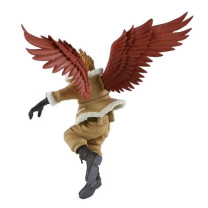 Figurine My Hero Academia – Hawks – Amazing Heroes Vol.24 – 14 cm – Banpresto. Hawks en vol, ailes rouges déployées, lunettes jaunes et pose dynamique. Une figurine vive et fidèle pour les fans de MHA.