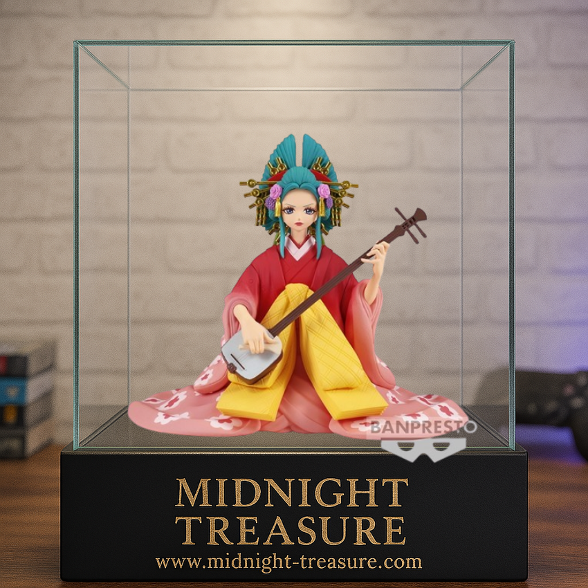 Figurine One Piece – Komurasaki (Hiyori) – 11 cm – Banpresto. Komurasaki assise en tenue de geisha, jouant du shamisen. Une figurine raffinée pour les fans de One Piece et du pays de Wano.

